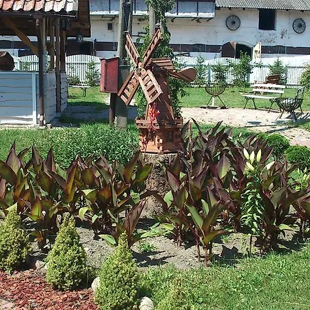 Eljan-centrum Noclegowe 여관 *